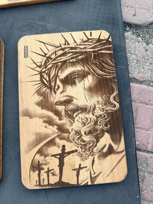 Tablou gravat pe lemn Iisus Hristos cu coroana de spini