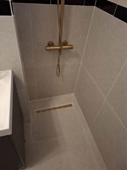 Particular,executam lucrari de amenajari interioare,exterioare