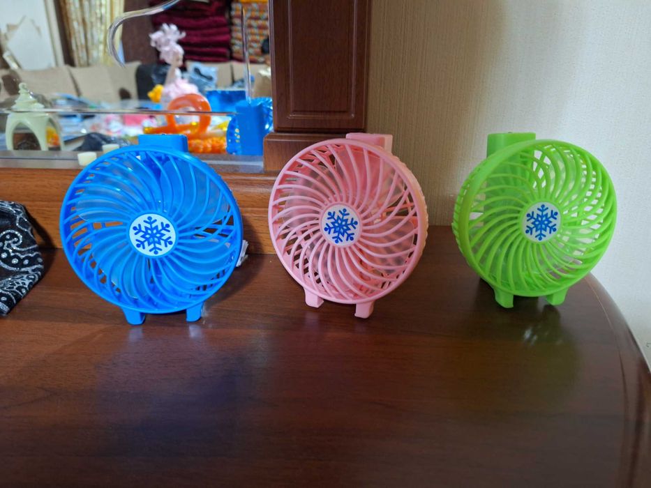 Новый мини вентилятор и подставка для телефона и фонарик 3 в 1