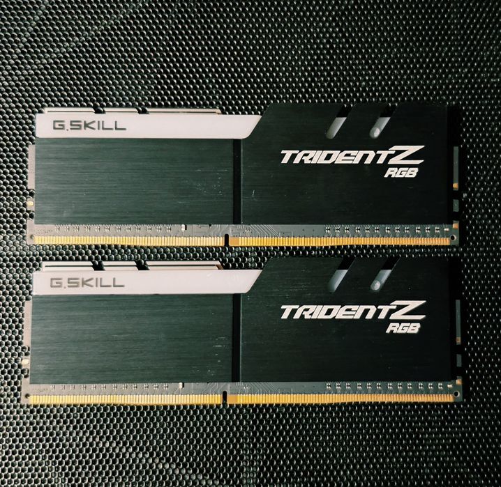 16GB RAM DDR4 3200MHz CL14 Trident Z RGB