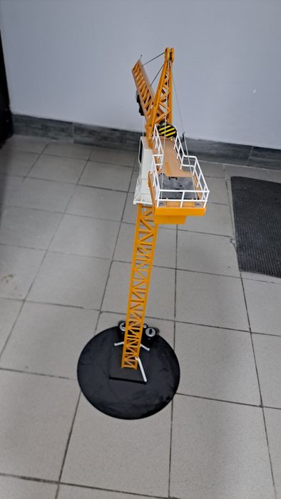 Кран на пульте игрушка