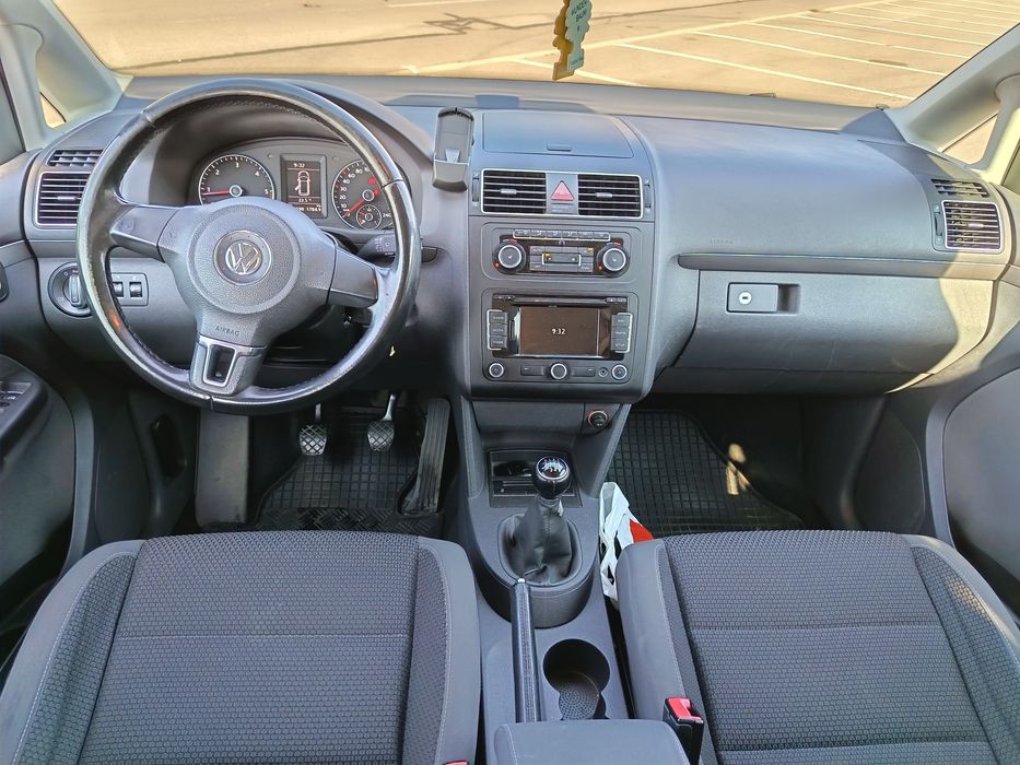 VW Touran 2.0 TDI 140 de cai, înmatriculat..fabricație 2011 euro 5