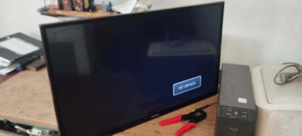 Телевизор Yasin без пульта и без ножек. Можно на стену кронштейном