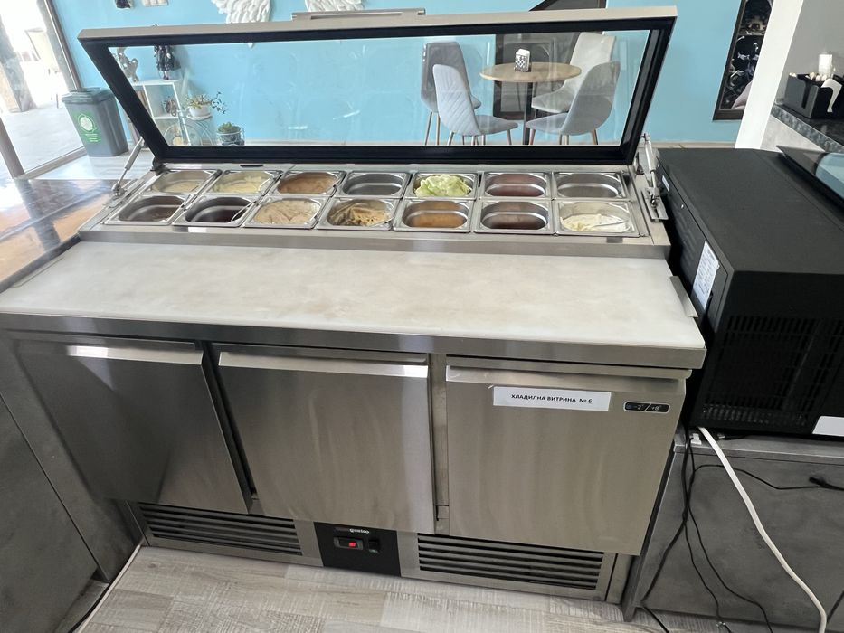 Професионална хладилна маса саладета