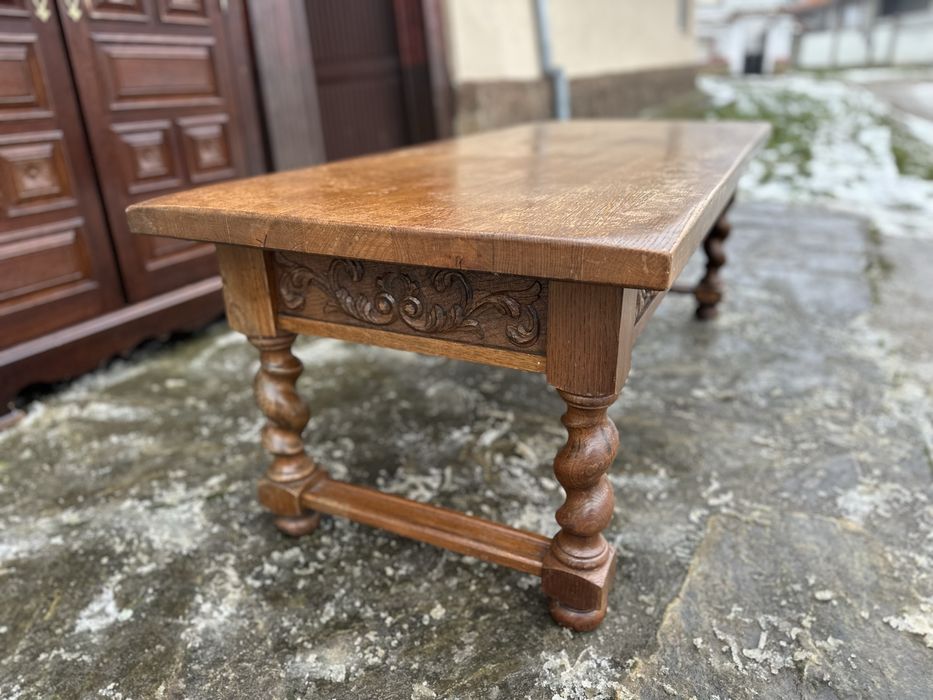 Дървена холна маса – класически стил