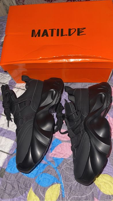 Кроссовки водоотталкивающие