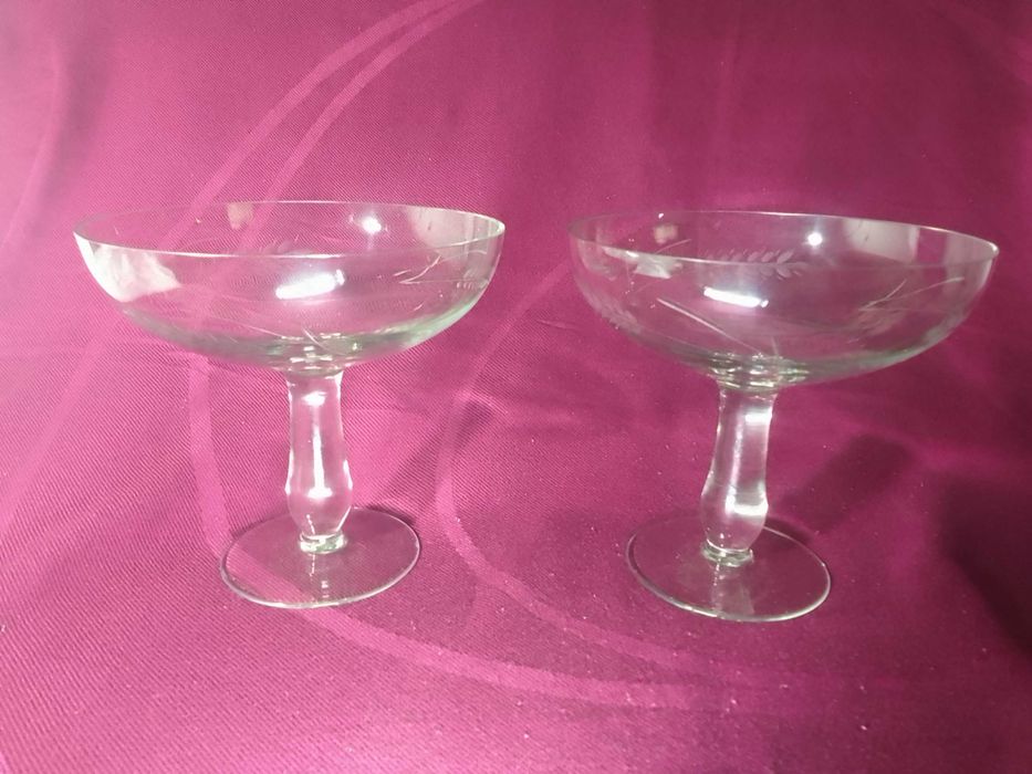 Стеклянные вазы для фруктов.