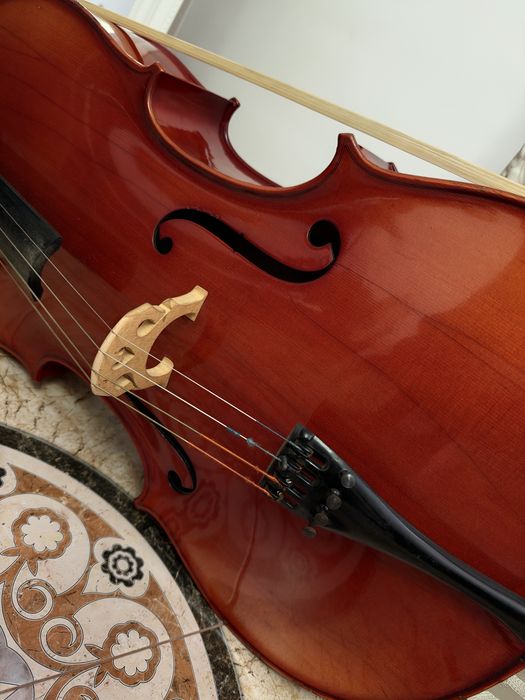 Violoncel în stare impecabilă – husă + arcuș incluse