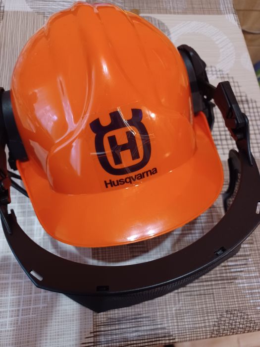 Оригинална каска на Husqvarna. Чисто нова
