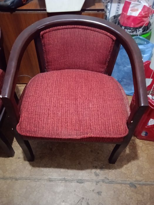 2 кресла , муссафо и тумбочка