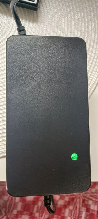 Încărcător triciclu electric 60v 3ah