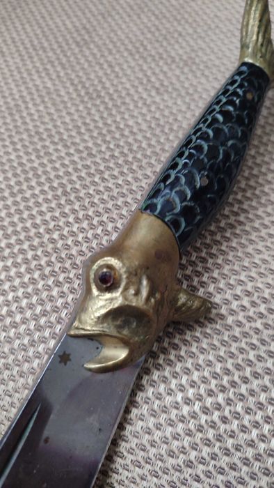Продавам Ретро нож Риба