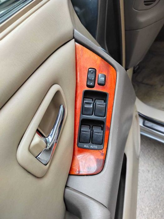 автомобиль Лексус RX300