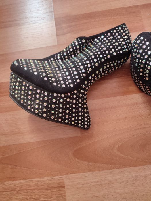 Pantofi foarte frumoși