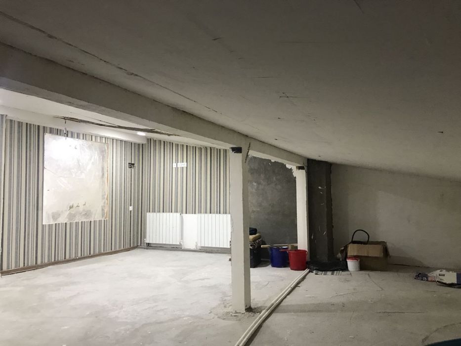 Srochna uy sotiladi 3 hona 90kv + 70.. 5 etajlik dom 5 etaji,