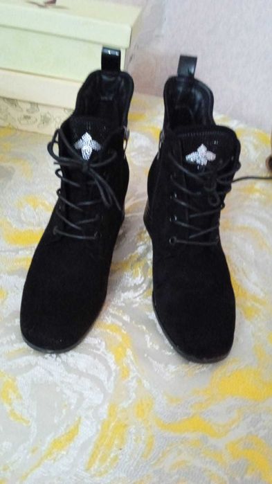 Ботинки женские демисезонные продам