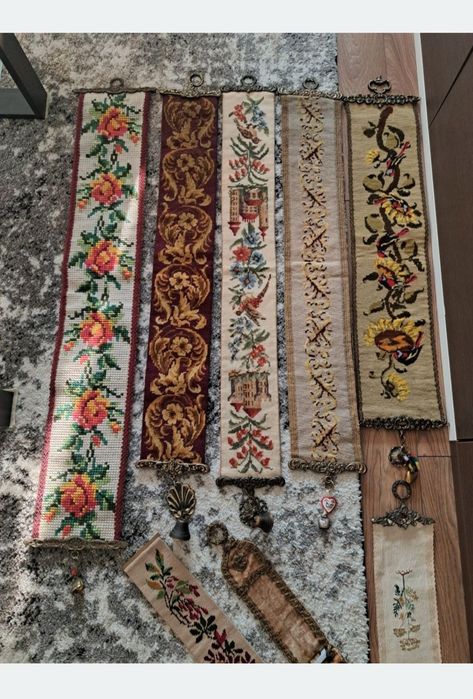 Riboane / peretare ușă cu clopoțel.