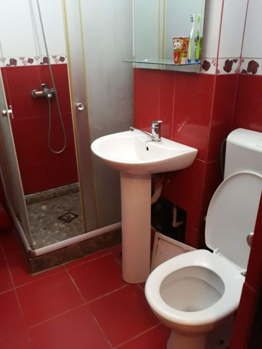 Ofer spre închiriere garsonieră cf 1 in tg jiu, zona 9 mai, lângă restaurantul Quatro stagioni — fotografia 2