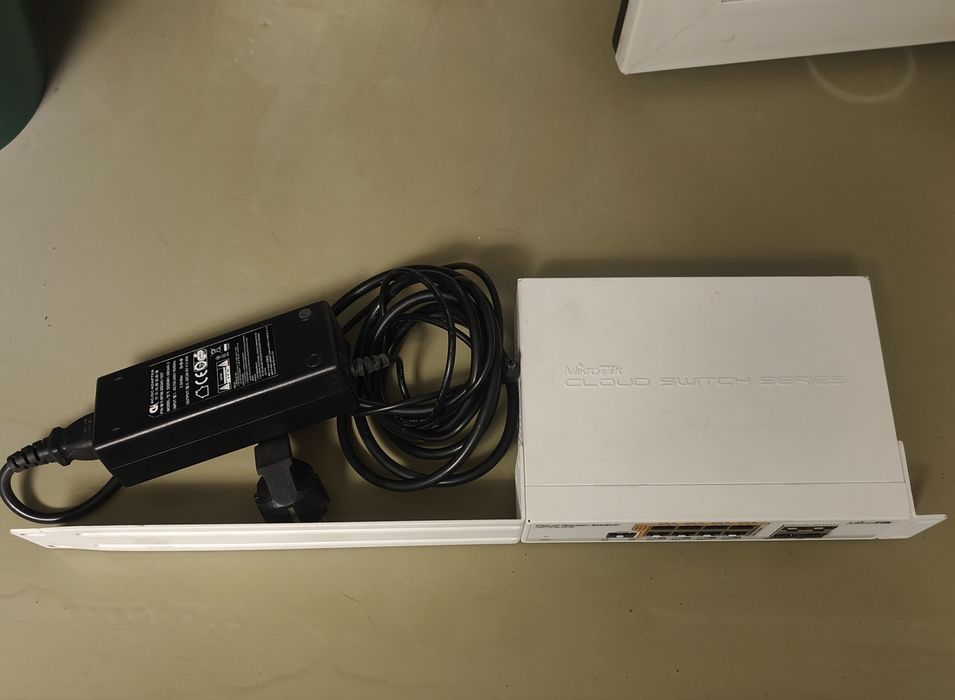PoE коммутатор MikroTik CRS112-8P-4S-IN