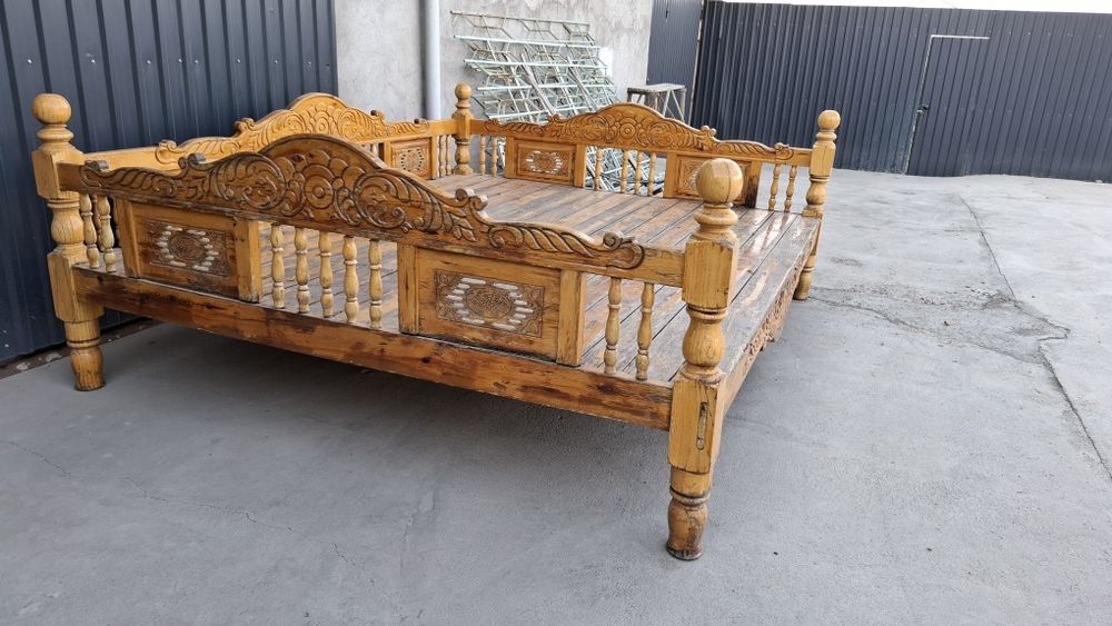 Продаётся тапчан. Размер 3.50 на 2.50