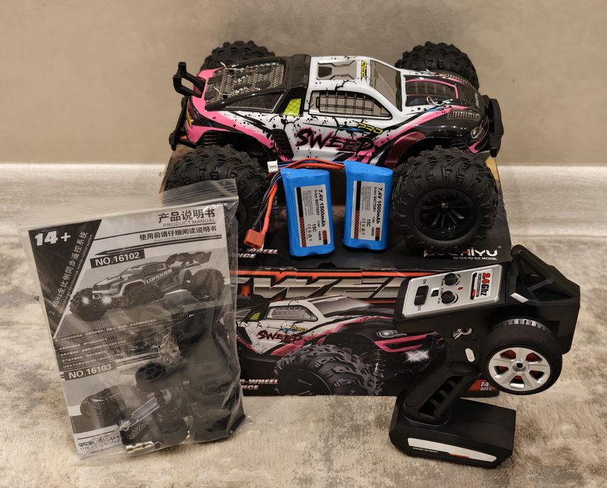 Машинка на пульте управления