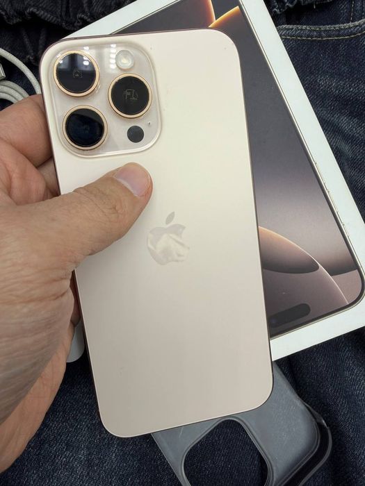 iPhone 16 pro max gold