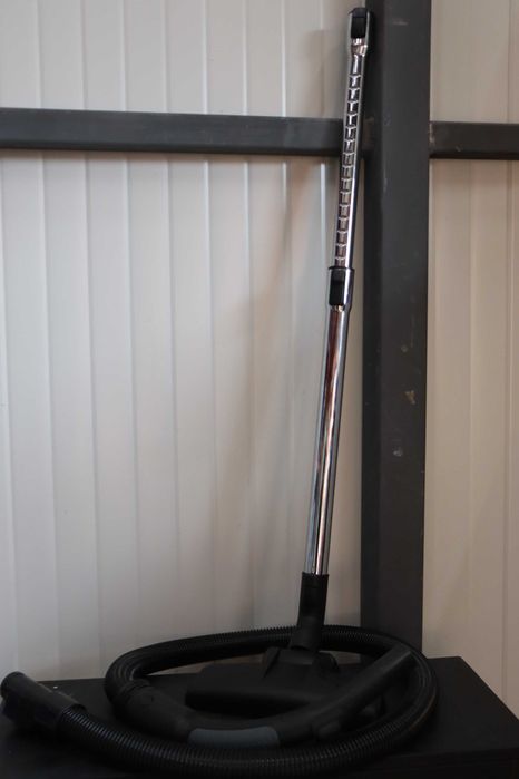 Прахосмукачка без торба Amazon Basics с HEPA 700W, 1,5л ПРОМОЦИЯ!