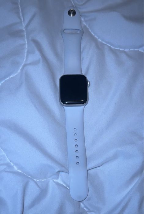 Срочно продам Apple watch se