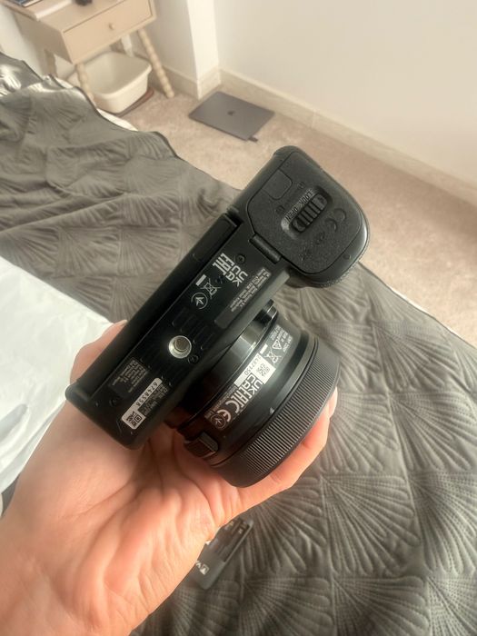 Sony ZV-E10 + много аксесоари – отлично състояние
