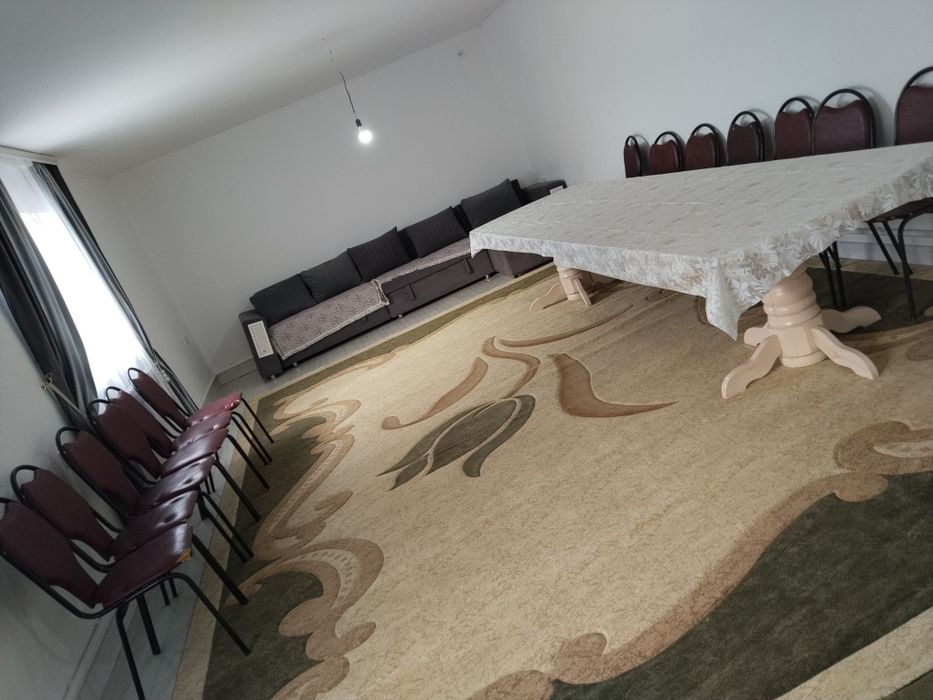 Жанадан салынган сарай жалданады