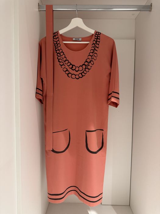 Емблематична рокля Moschino Cheap&Chic „Гердан“ – Корал – Като Нова!