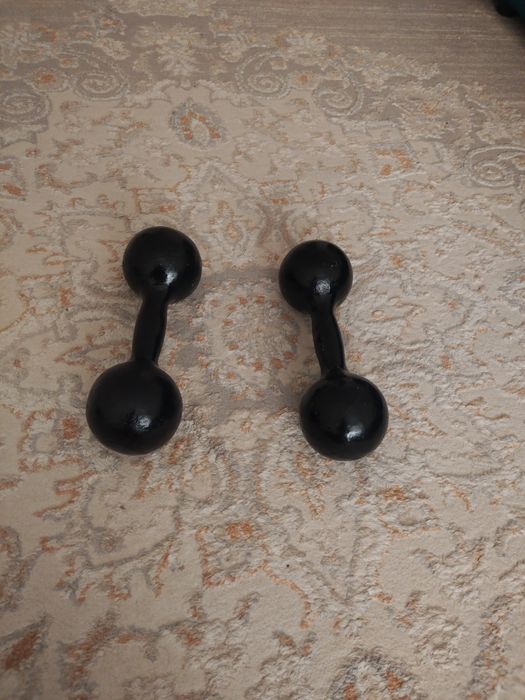 Гантели каждая по 5 килограмм