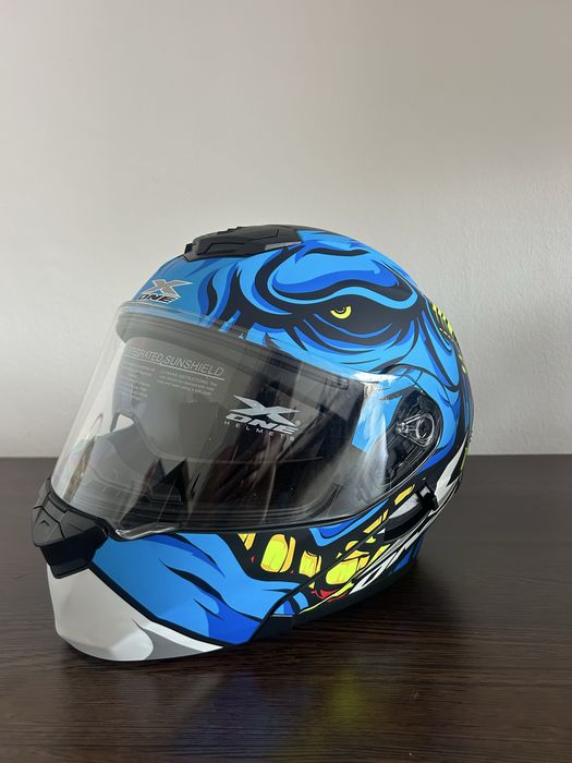 Casca moto flip-up
