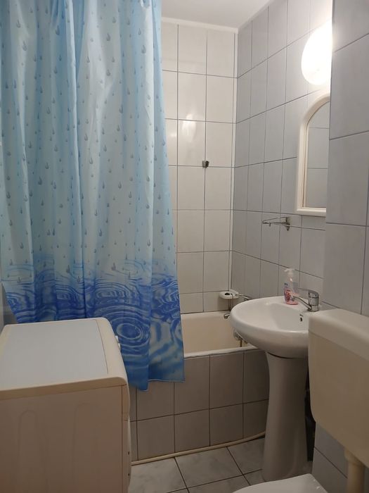 Închiriez garsonieră,zona Titan