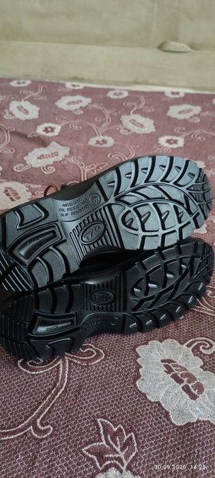 Продам спецобувь