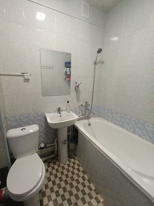 Kvartira sotiladi 2 xonali Adres 5 mikrorayon orbita