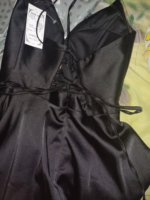 Черна бална права сатенена рокля