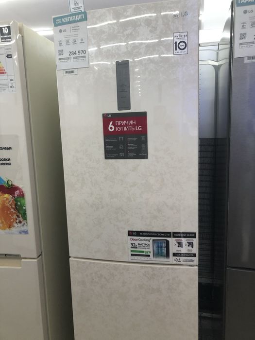 LG холодильник в хорошем состояний