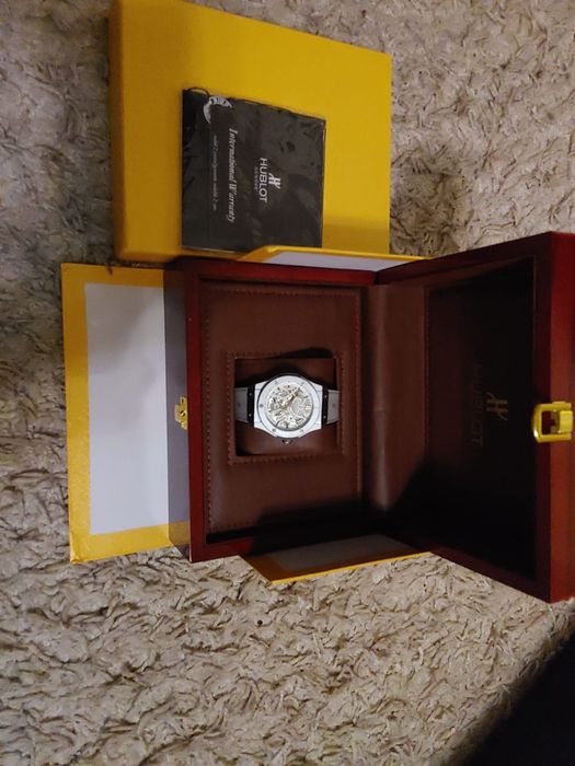 Продам часы Hublot