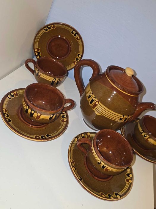 Керамичен сервиз за чай нов, чайник и 4 чаши с чинии