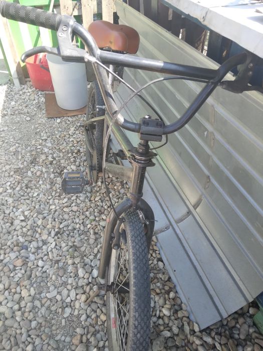 Bmx negru vezi pozele