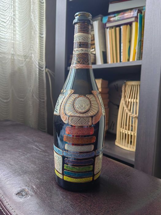 Бутилка Рисувано стъкло с Български мотиви за подарък