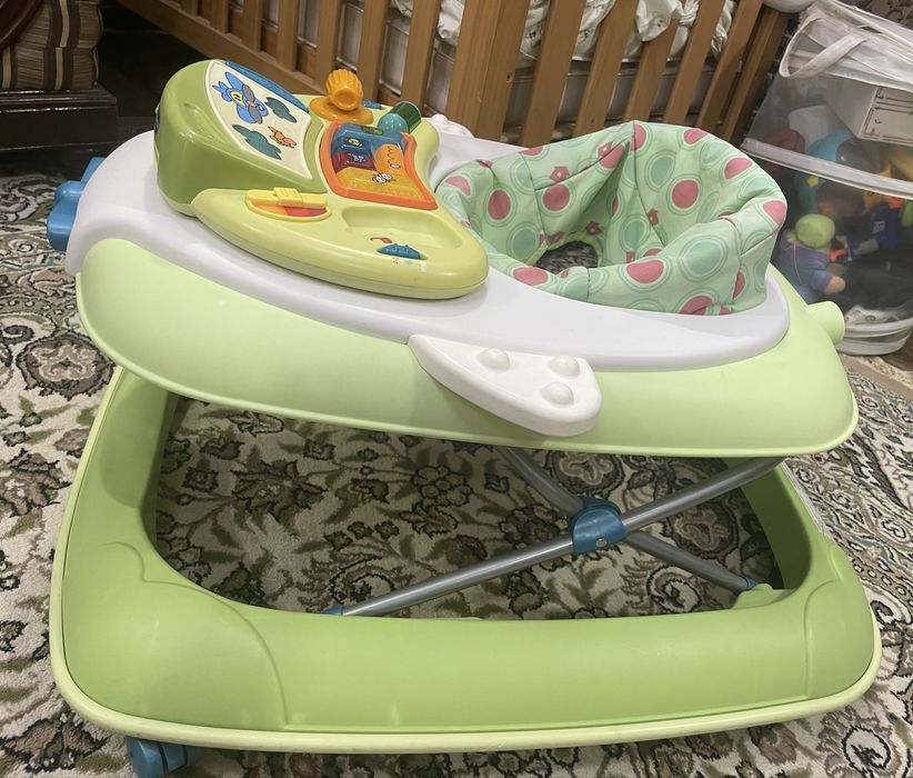 Ходунки для малышей фирма Chicco