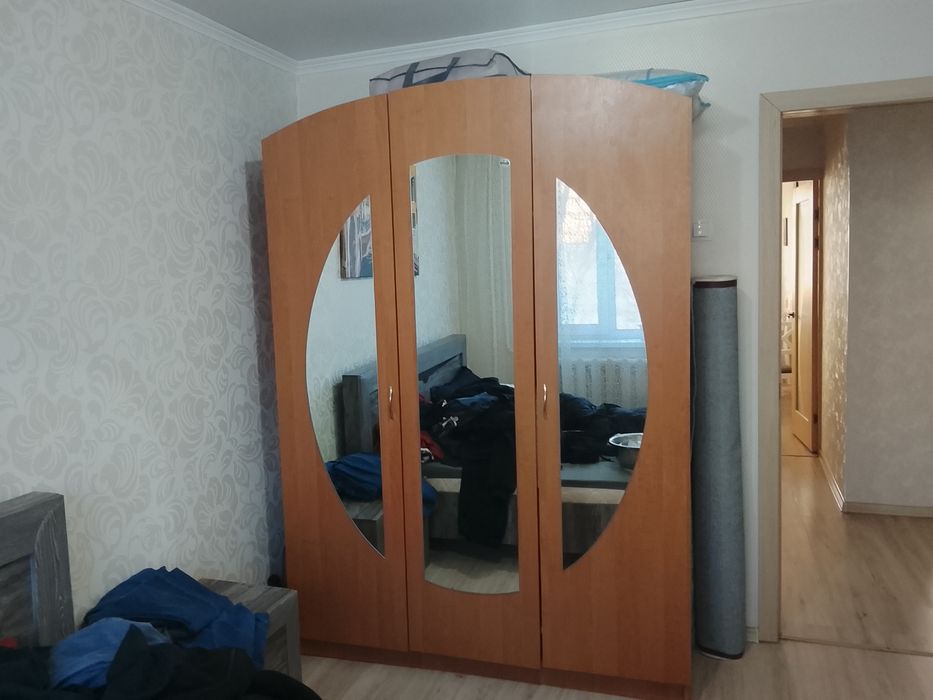 Продам шкаф спальный