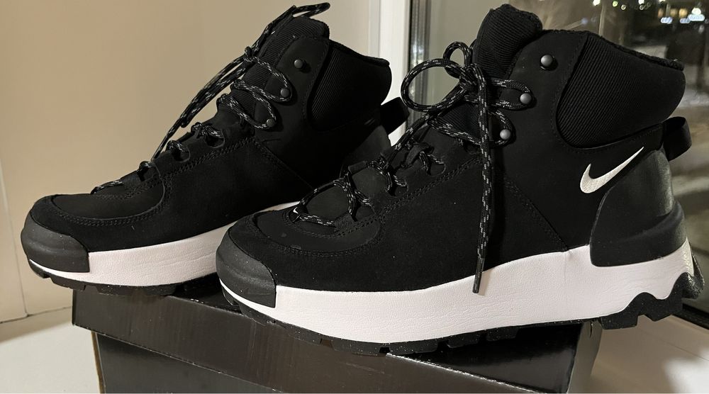 Продам кроссовки Nike