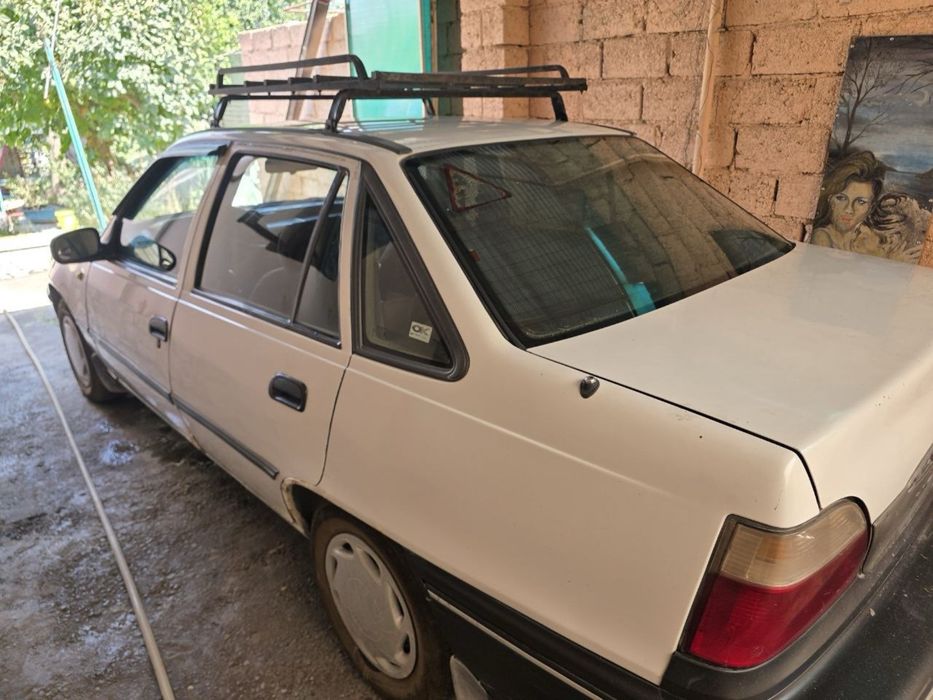 Продаеься Нексия 1 2003 года.