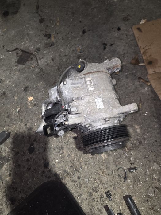 Компресор за климатик за BMW F10 f11 f30 n47 двойка дизел 184 коня