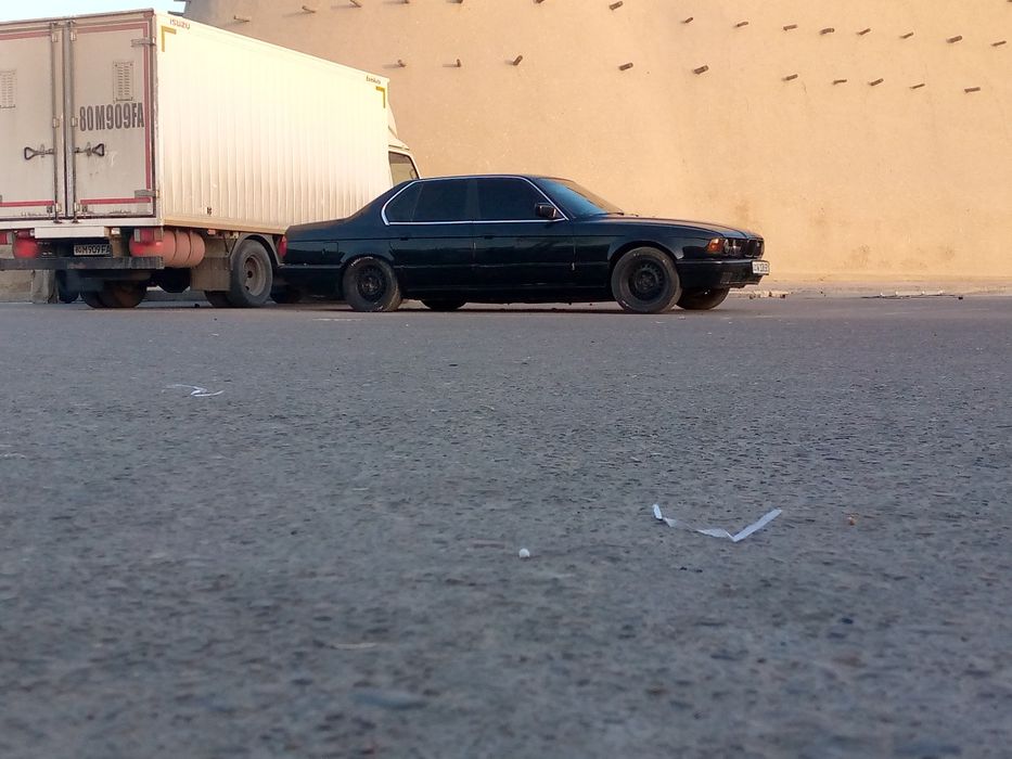 Bmw e32 chorni bumer