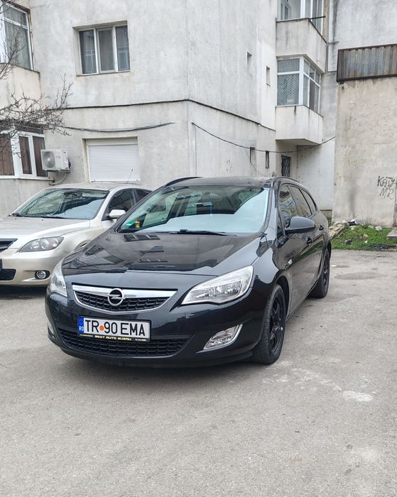 Opel Astra J Sport Tourer 2012