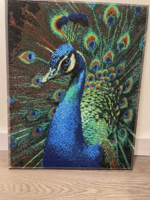 Продаю самодельные картины из стразов